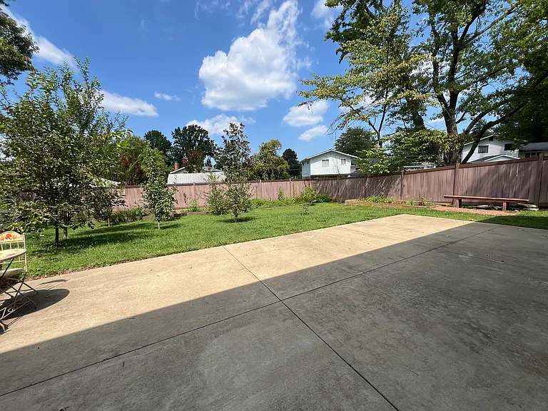 7704 Bristow Dr — Photo 24