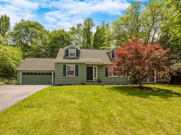 319 Southfield Dr, Fayetteville, NY 13066