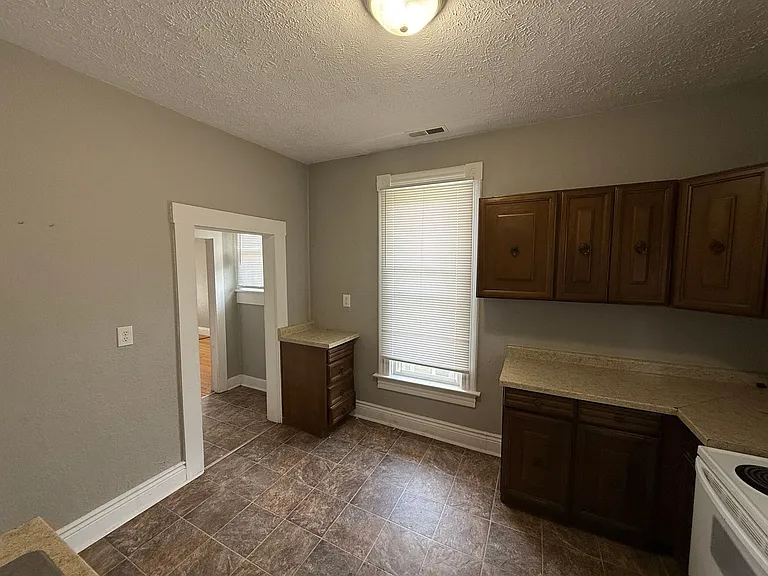 118 N Glenwood Ave — Photo 32