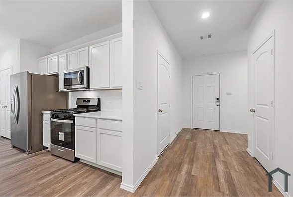 3085 Emerald Ocean Dr — Photo 9