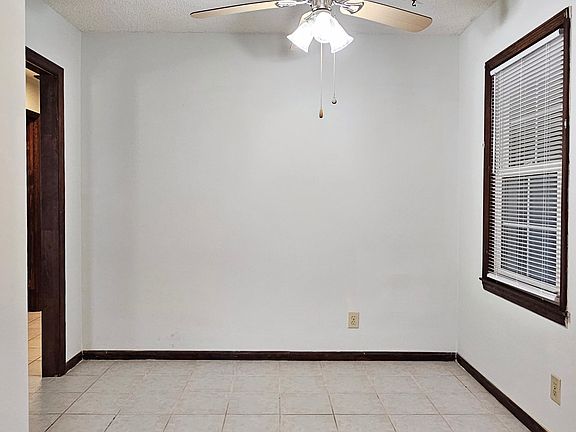 4th image of 130 Dorchester Manor Blvd