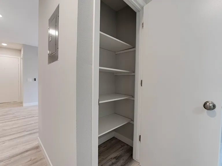 18 N Wickham Ct — Photo 15