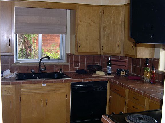 4th image of 1360 Newport St
