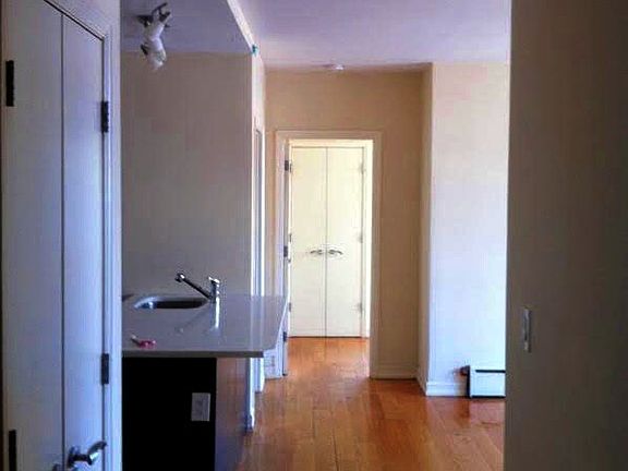 5th image of 979 Willoughby Ave APT 01C