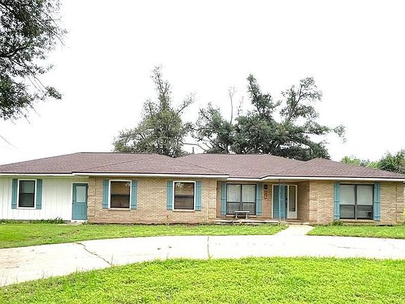 2nd image of 1901 Mistletoe Ln