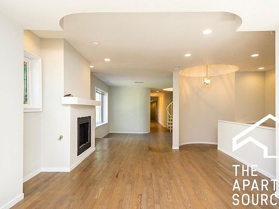 4th image of 825 N Oakley Blvd #Se3d3bwp8