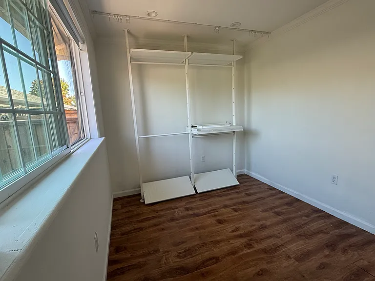 1761 Parkmoor Ave — Photo 12