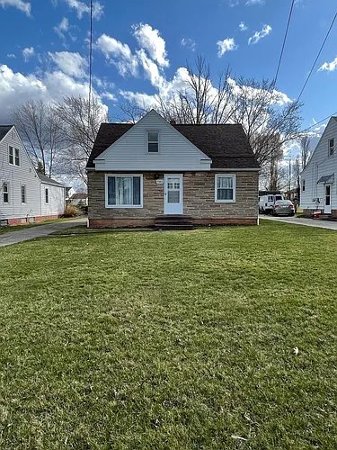 15812 Rockside Rd Photo 1