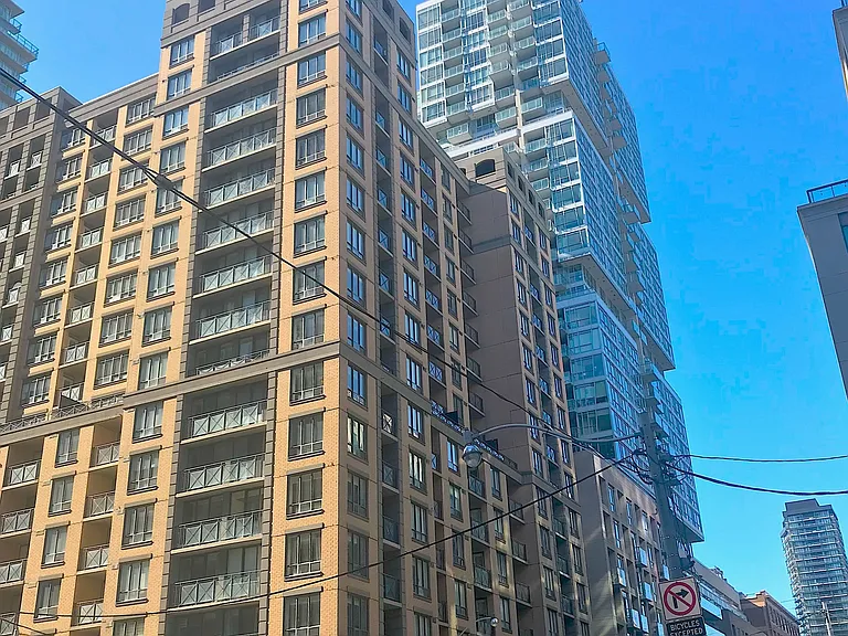 140 Simcoe St #610 — Photo 1