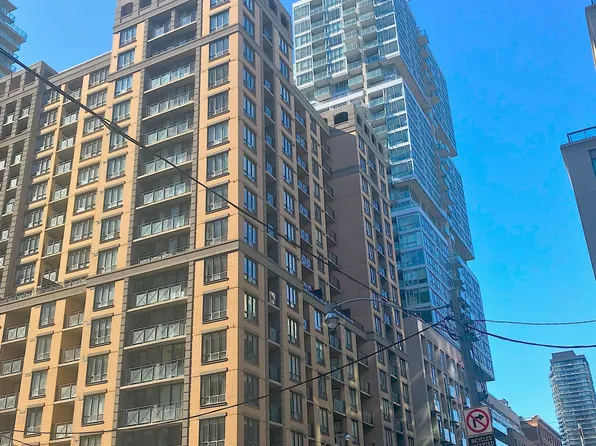 140 Simcoe St, Toronto, ON