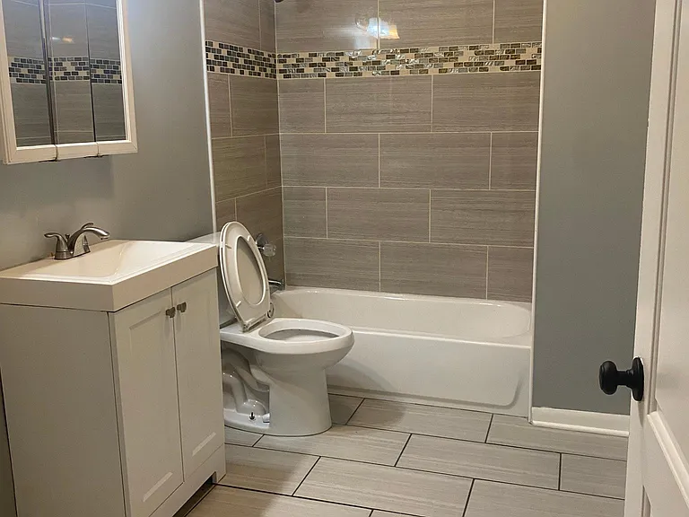 3119 S 50th Ct — Photo 3