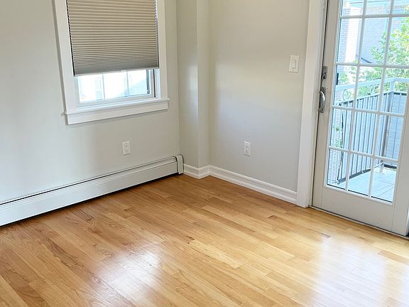 4th image of 2329 32nd St #2