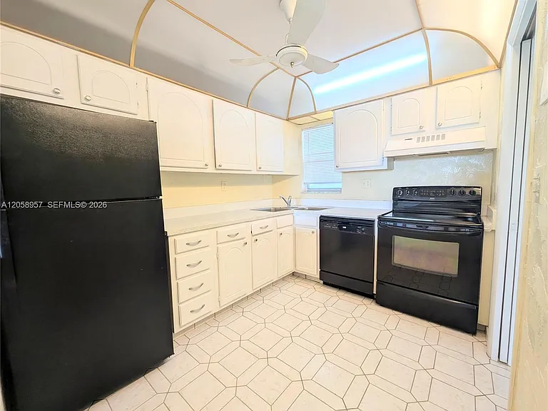 8900 Washington Blvd #505 — Photo 7