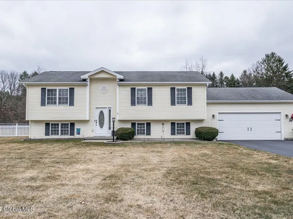 5 Meadow Drive, Moreau, NY 12803