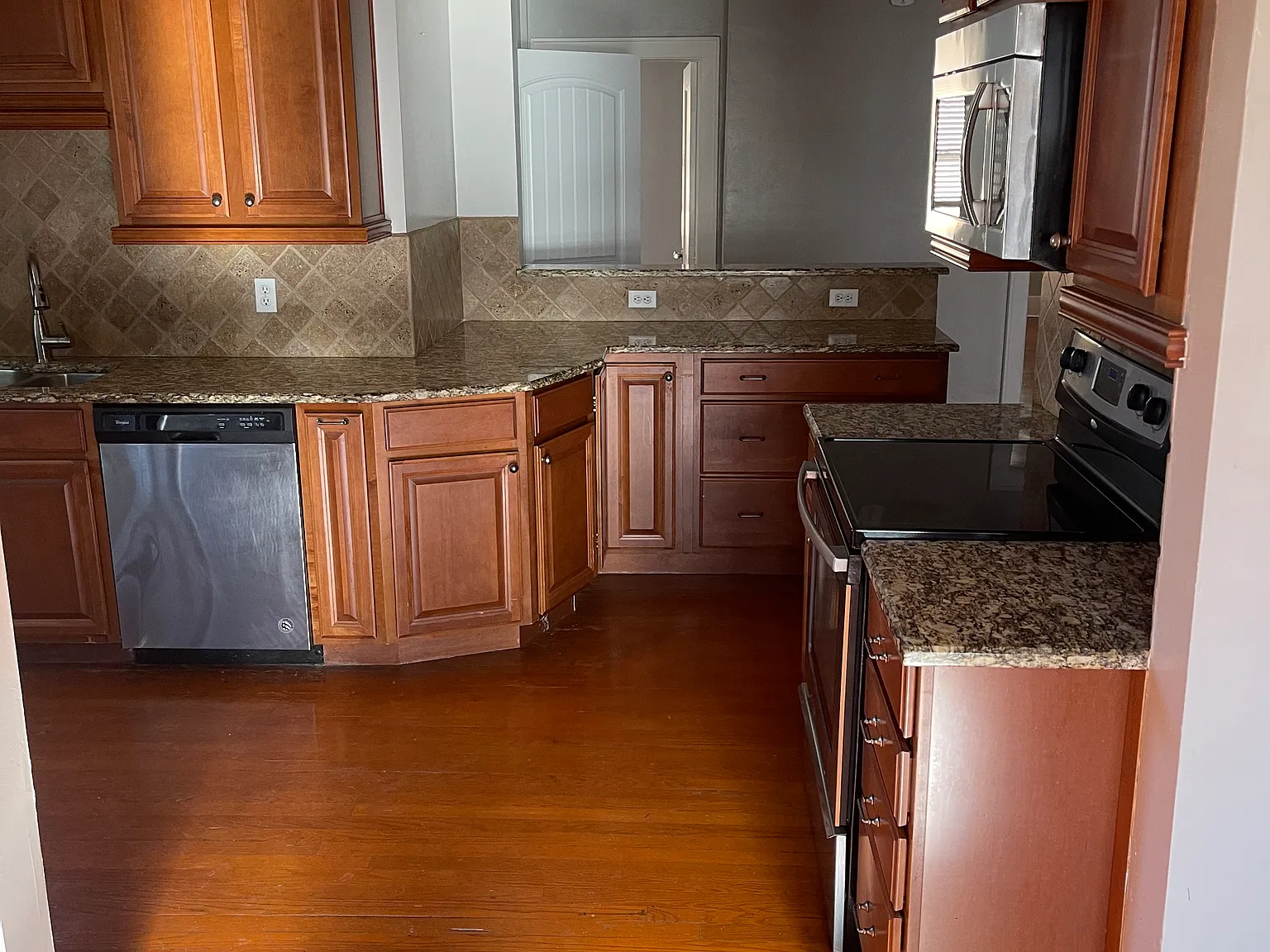 1011 NE 14th St — Photo 2