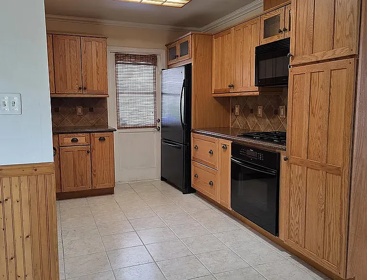 2312 Finch Ln — Photo 7