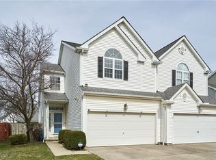 23250 Chandlers Ln, Olmsted Falls, OH 44138