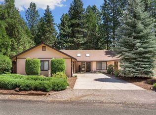 1604 Holiday Ln, Mount Shasta, CA 96067