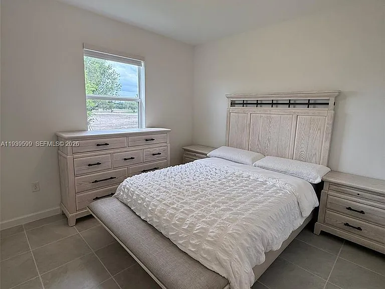 2832 SE 23rd Ave — Photo 3