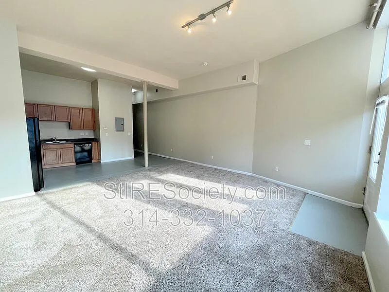 2 bed, 1.0 bath, 1075 sqft, $950 — Photo 1