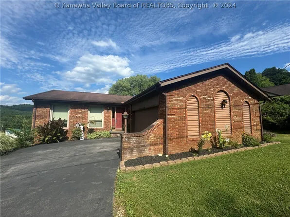 97 Grandview Ests, Clendenin, WV 25045