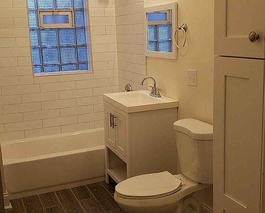 2nd image of 4838 W Belle Plaine Ave #2N