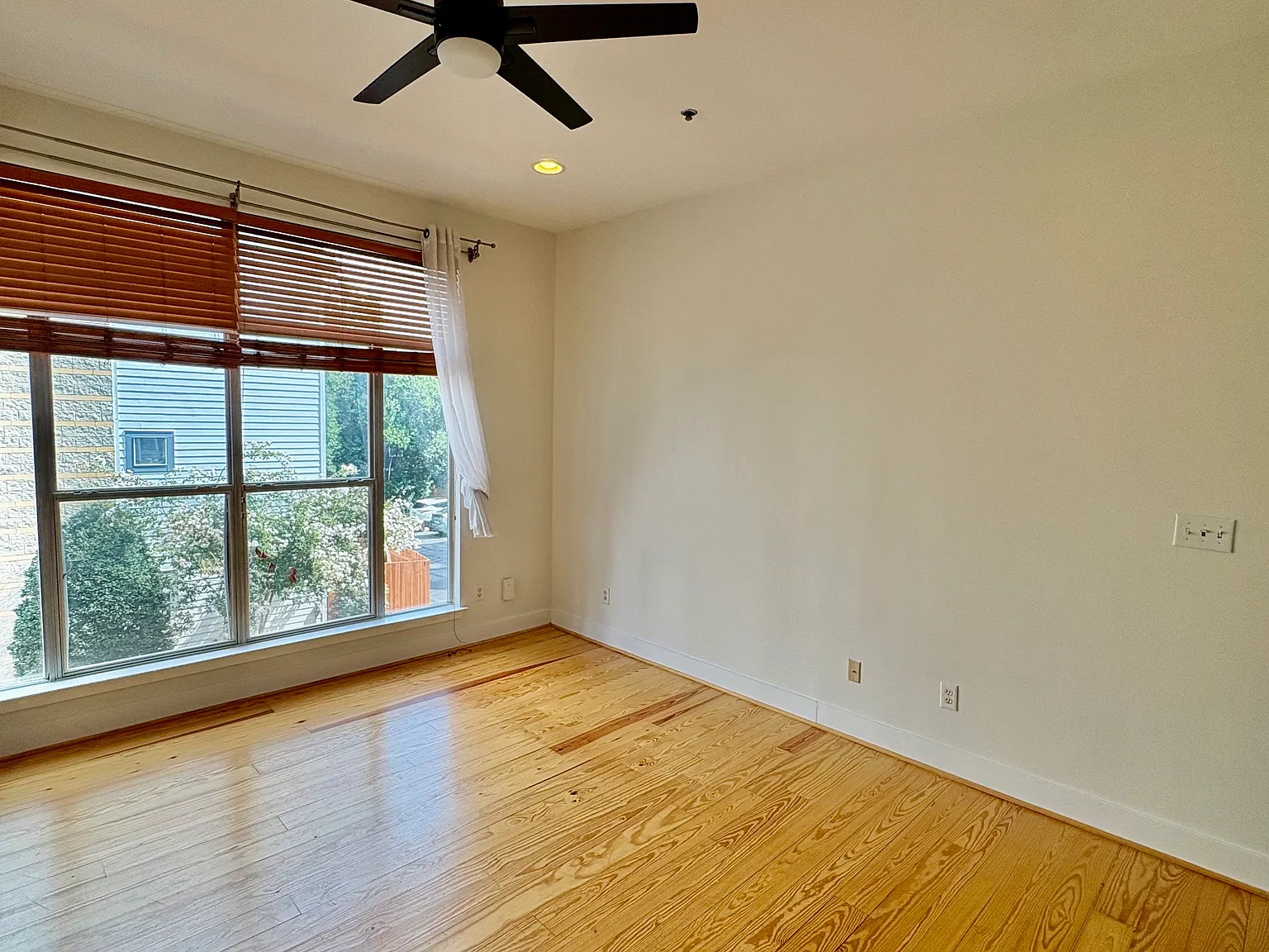 2 bed, 1086 sqft, $2,700 — Photo 4
