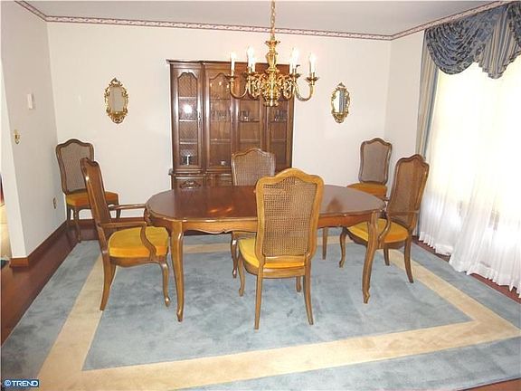 4th image of 214 Meadowdale Dr