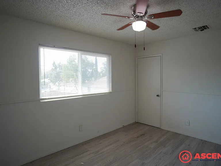 224 Washington Ave — Photo 7