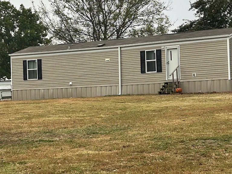 SE Campbell Rd — Photo 1
