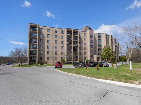 358 Queen Mary Rd #214, Kingston, ON K7M 7E8