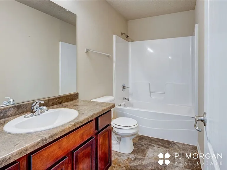 18726 Birchwood Ave — Photo 10