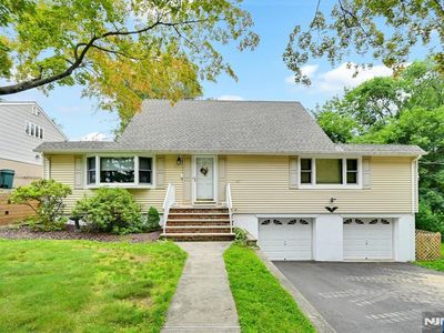 31 Hillside Ter, Montvale, NJ, 07645