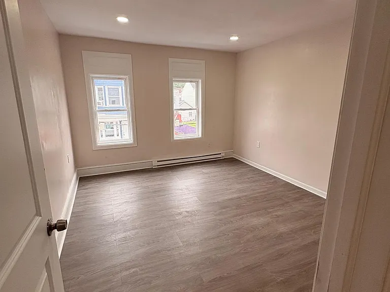 409 W Market St #2 — Photo 10