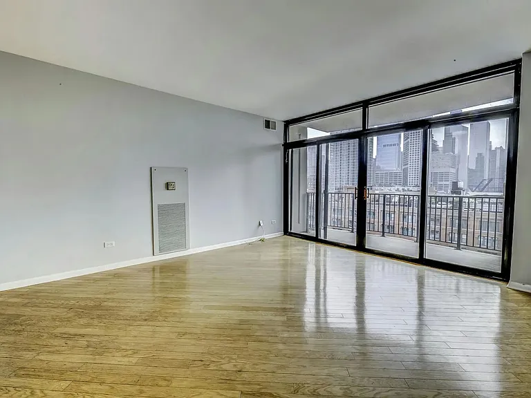 435 W Erie St #1105 — Photo 5