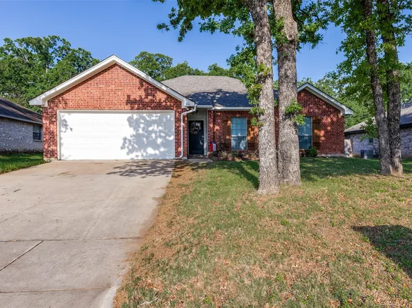 741 Oak Park Dr, Azle, TX 76020