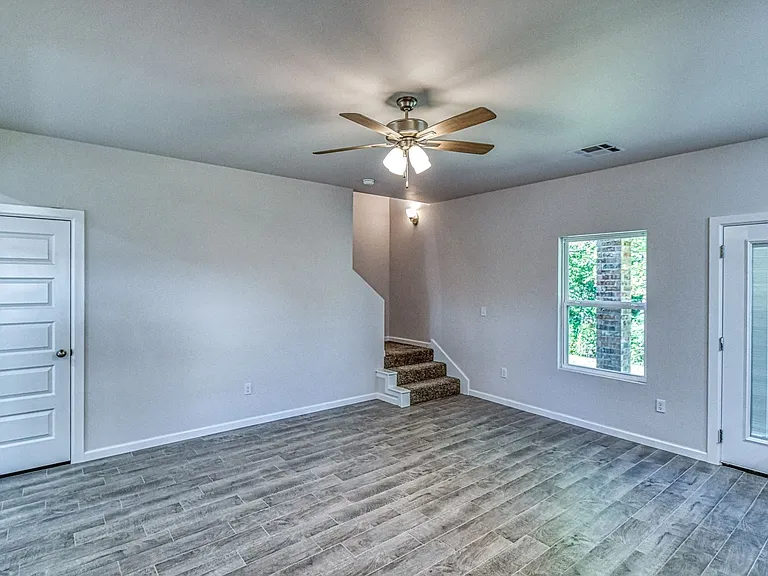 1002 Varenna Ln — Photo 9