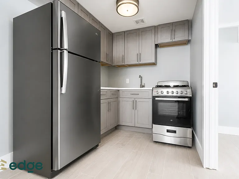 702 Fenimore St #1A — Photo 2
