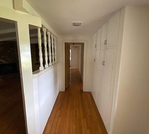 5th image of 460 Stanford Dr