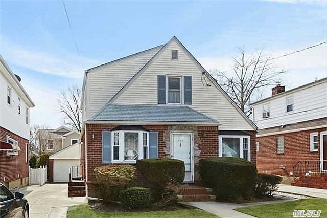 1st image of 368 Carnation Ave