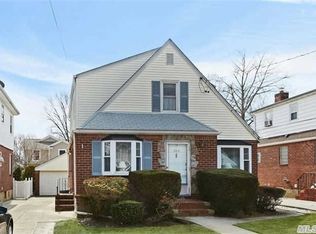 368 Carnation Ave, Floral Park, NY 11001