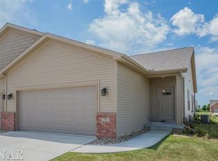 1921 Glenbridge Rd, Bloomington, IL 61704