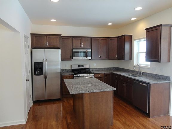 5th image of 31 Birchwood Hills Dr