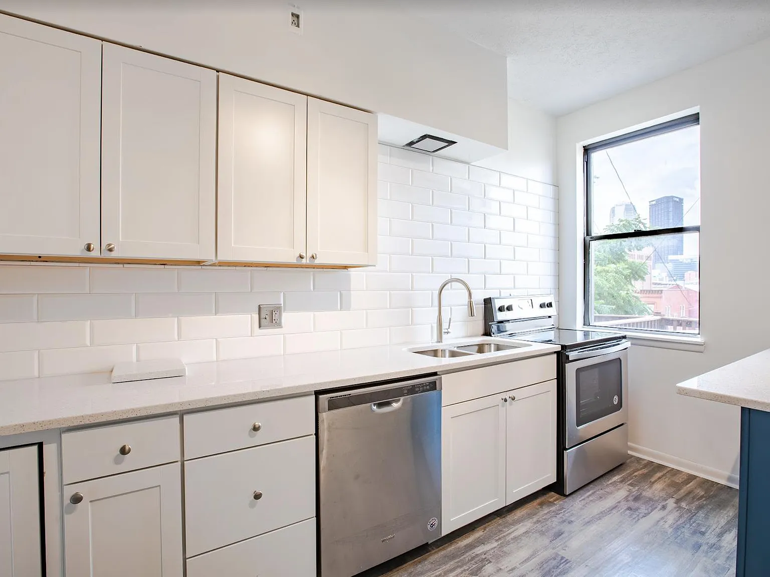 3 bed, 1.5 bath, 1408 sqft, $1,650 — Photo 2