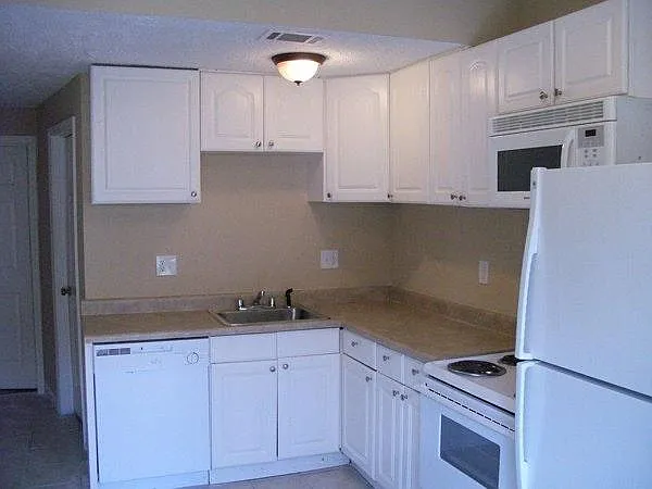Kitchen with full appliances