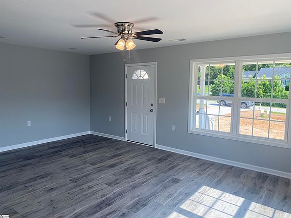 4th image of 124 Laura Jane Ln