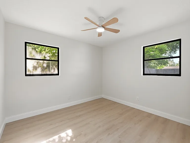 10945 Indies Dr S — Photo 18