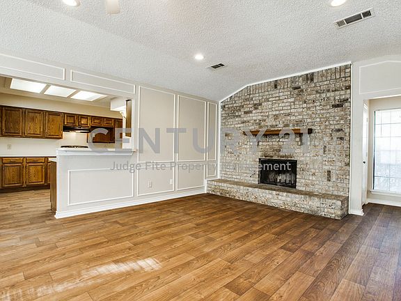 2nd image of 1614 Knob Hill Dr