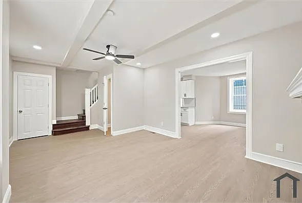 914 E Stafford St — Photo 4
