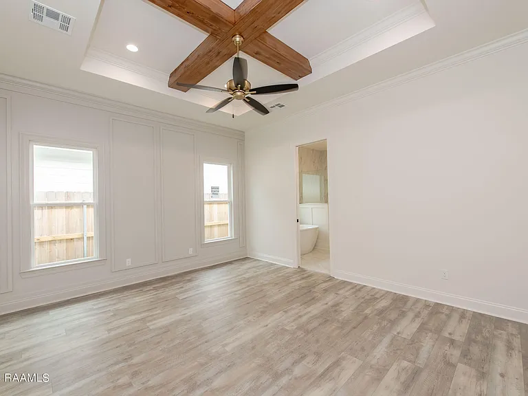 424 Dunvegan Ct — Photo 24